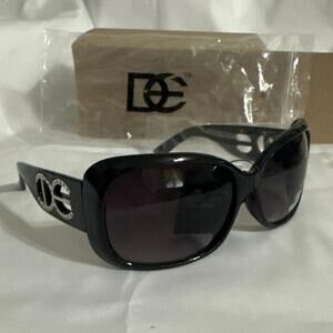 DE Designer Eyewear sunglasses w/400UV protection.WomanBlack stylish sunglasses
